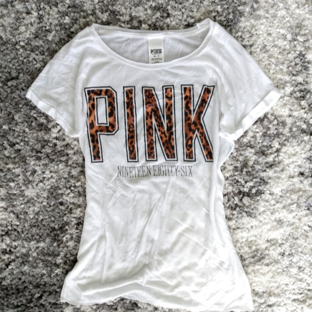 🌿XS Rare! PINK Victoria's Secret Cheetah Tee